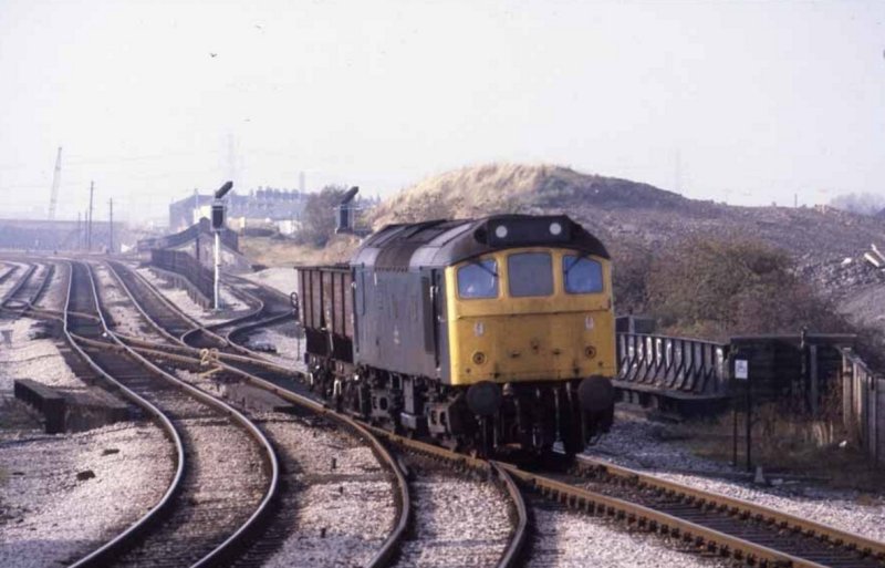 Class 25 25277 heads two loaded coal hoppers at Gannow Junction, taking the line to Colne as it heads for the coal depot at Burnley Central on 29 October 1982.