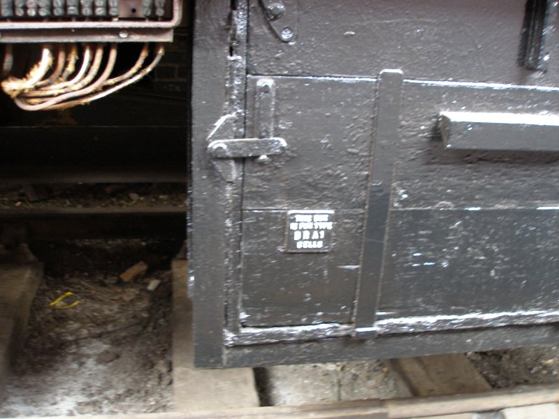BR Mark 1 coach underframe detail: Battery Box latching and labelling detail