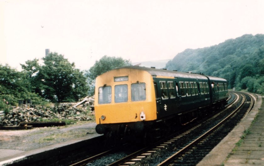E51433+51498 (HS) arrive at Todmorden at 17:45 with the Leeds - Manchester Victoria service on 27 July 1980. Note the use of an oil tail lamp, even at this late stage of development.
