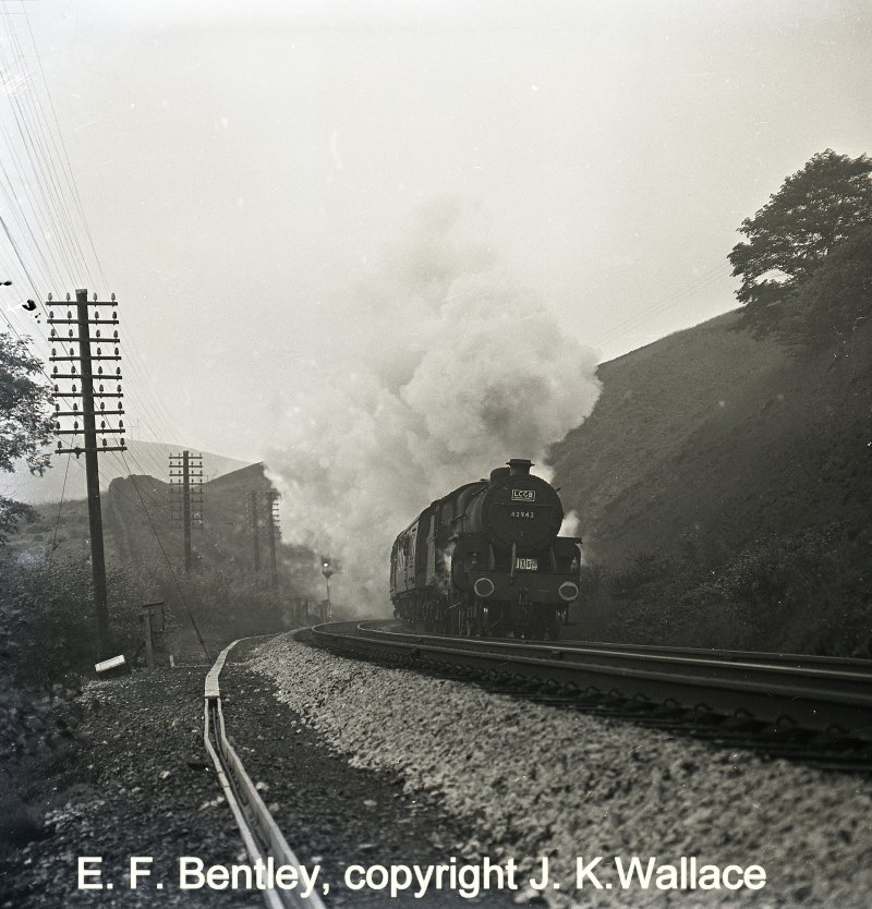 42942 1X50 LCGB Tour Liverpool – Ex - Goole 42942  1X50 LCGB tour Liverpool Ex – Goole 10.42 Sat 8/10/1966 leaving Hall Royd Jc after detaching pilot