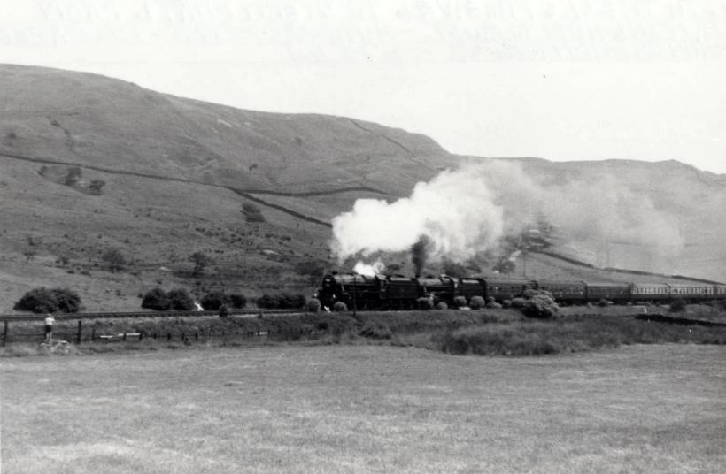 Stanier Black 5s 44871 and 44894 approaching Copy Pit summit on 4 August 1968 with 1Z69, a Stephenson Locomotive Society (Midland Area)
Farewell to Steam No.2 special originating at Birmingam New Street, and due to pass Copy Pit at approximately 13:21 hrs, but actually arriving there at 14:08.5hrs.