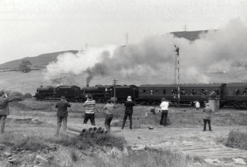 Stanier Black 5s 44871 and 44894 approaching Copy Pit summit on 4 August 1968 with 1Z69, a Stephenson Locomotive Society (Midland Area)
Farewell to Steam No.2 special originating at Birmingam New Street, and due to pass Copy Pit at approximately 13:21 hrs, but actually arriving there at 14:08.5hrs.