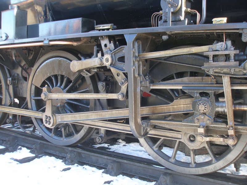 Ivatt Class 2MT 2-6-0 46521 at Loughborough Central on 30 December 2014. Showing valve gear detail.