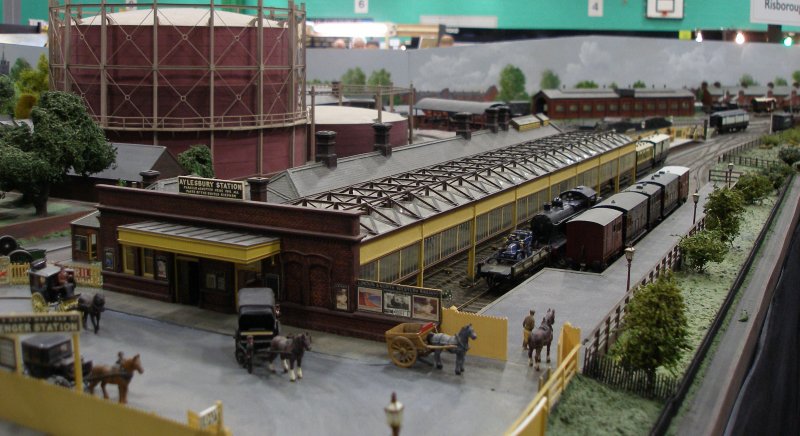 Guy William's Aylesbury (18.2mm gauge) showing the station forecourt.