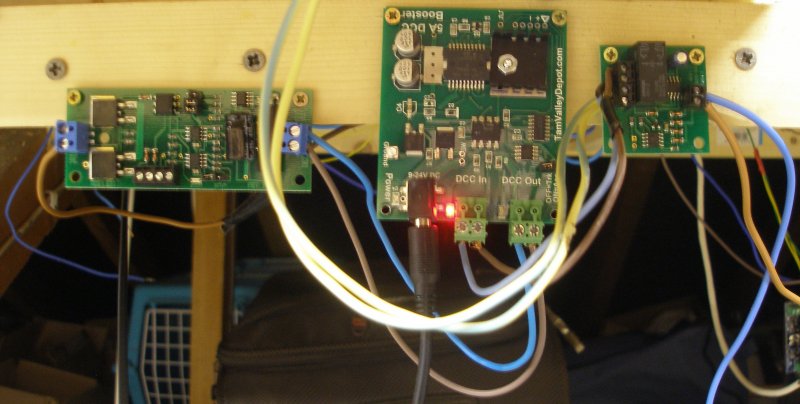 Tam Valley DAB002 BOOSTER BOARD showing a single LED lit, suggesting a power problem.