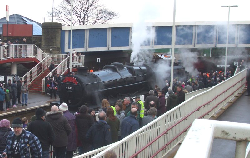 44871 heads the Tin Bath at Brighouse on Sunday 14 February 2016.