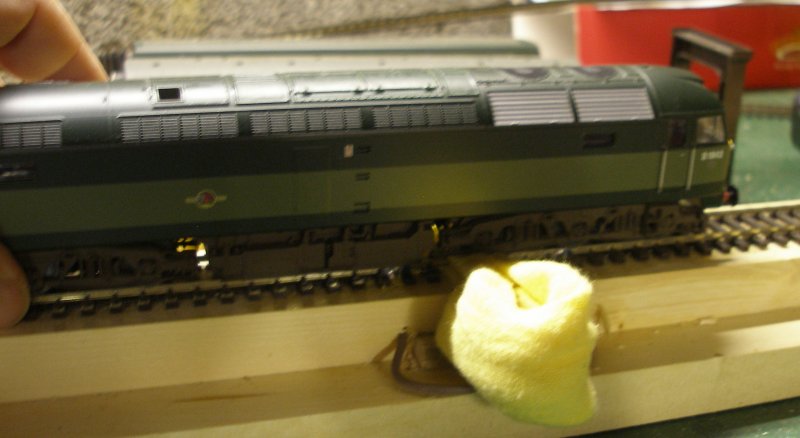 Construction of an OO gauge locomotive wheel cleaning track: Stage 4 in action