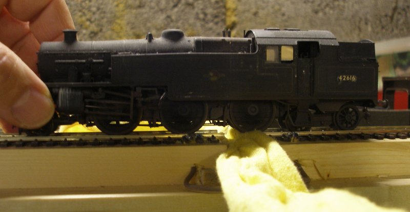 Construction of an OO gauge locomotive wheel cleaning track: cleeaning track in action