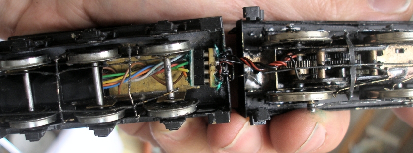 Craftsman Aspinal Class 27 showing location of decoder under tender