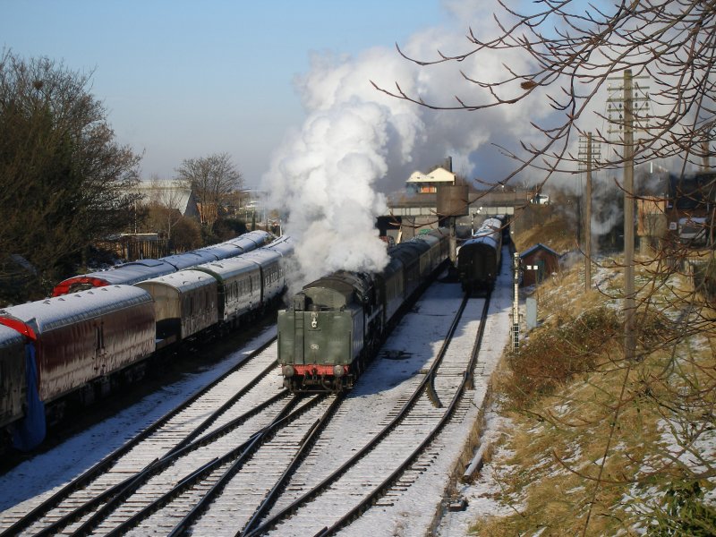 BR Britannia Pacific 70013 approaches Beccles Road Bridge, Loughborough. 