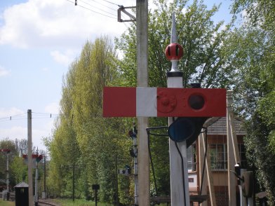 The short rotating GWR signal arm for locations where there was not room to site a conventional signal and arm. Didcot Railway Centre 6 May 2013