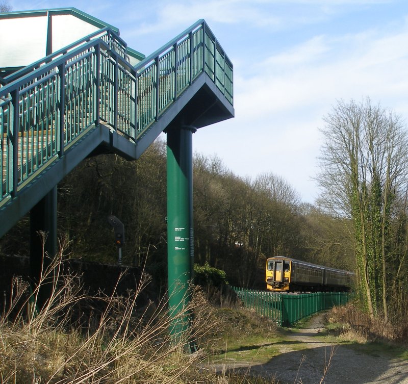 Dobroyd Crossing, Bridge 102A with train approaching