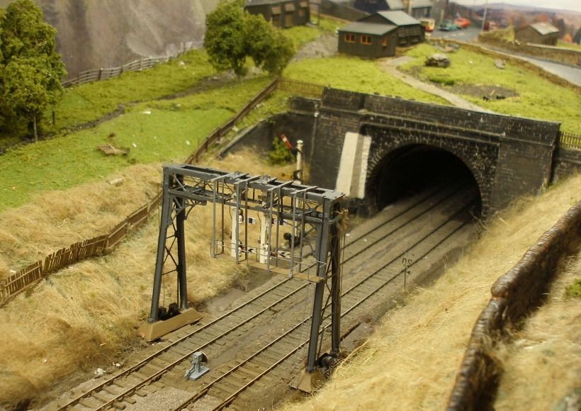 Hall Royd Junction Gallow signal in model form, from the rear looking towarsd Millwood Tunnel.