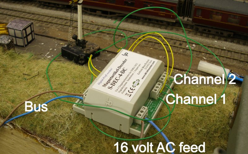 Installation of a Littfinski Daten Technik (LDT) S-DEC-4-DC-G using a NCE Powercab throttle.