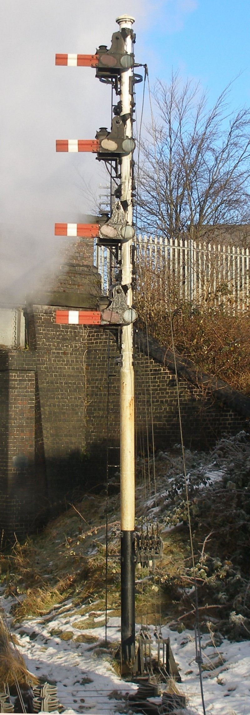 LNE shunting signals, Beccles Road Bridge, Loughborough, 30 December 2014.