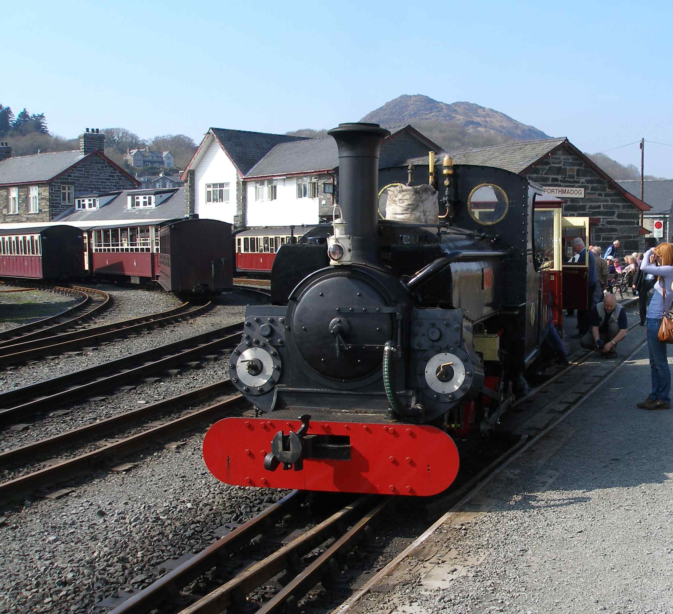 'Linda' readies to pull the LAG special out onto the Cob. Note she is without a dome cover at this stage. She retains her original Hunslet slide-valve cylinders, unlike 'Blanche' that needed a new pair after a crack developed in the originals. Also at this rebuild, a attention was paid to restoring a number of details, such as the smokebox handrail, which now resembles the one she had when she arrived on the railway. However the smokebox assembly remains as modified when the pony truck and superheater were added. Previously the heavy cylinders where simply attached to the smokebox sides; wheras now the bottom of the smokebox is integral with the frames, making for a much stronger assembly. 