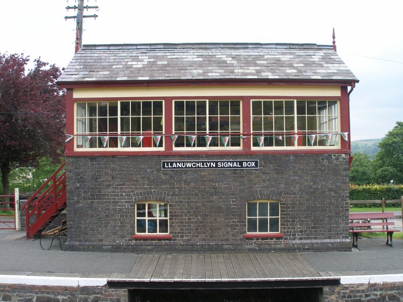 Llanuwchllyn Signal Box 16 July 2015: full frontal view