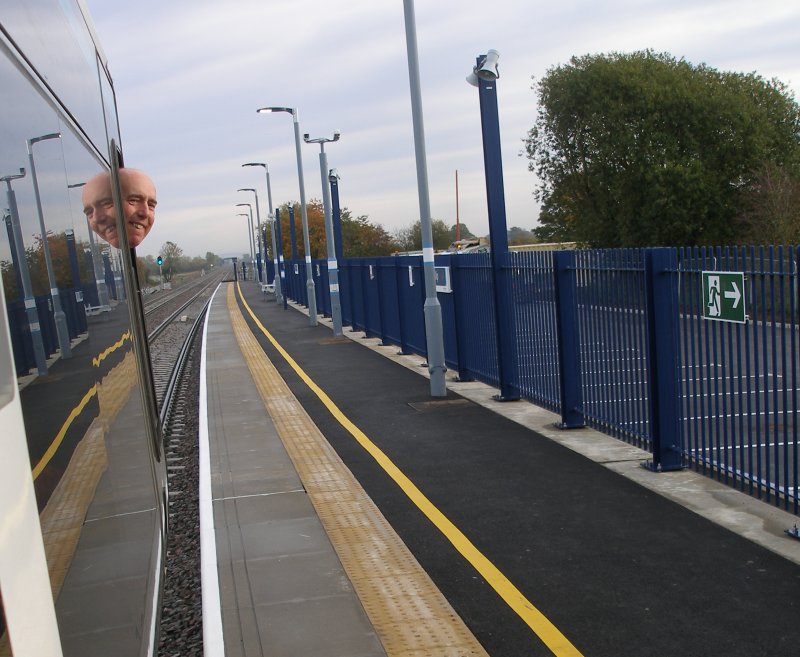 Oxford Parkway Sunday 25 October 2015: first train from London Marylebone to Oxford Parkway, and the first to call at the new Islip station.