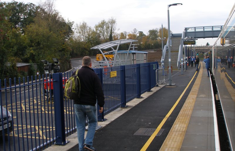 Oxford Parkway Sunday 25 October 2015: first train from London Marylebone to Oxford Parkway, and the first to call at the new Islip station.