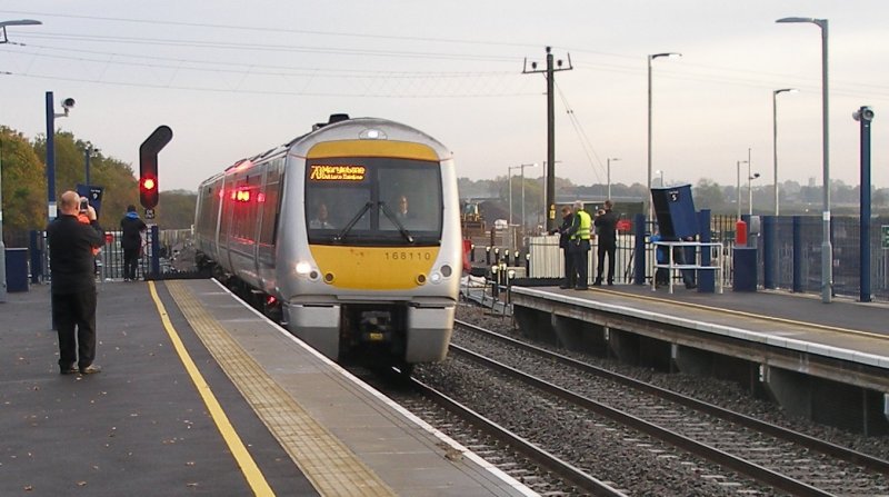 Oxford Parkway Sunday 25 October 2015: looking towards London as the first train runs in ECS from Aylesbury deport via Pinces Risborough.