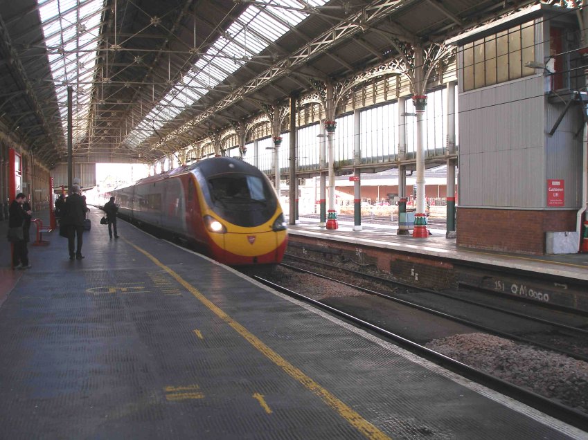 Pendolino arrives at Preston