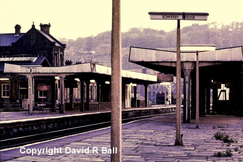 Sowerby Bridge railway station 1971: Another shot looking towards Manchester, and showing the BR-built canopies. The bracket signal controlling exit from the Up Passenger Loop is just visible between the two canopies. In both the 1959 and 1972 signal box diagrams, this signal is shown as an underslung bracket.