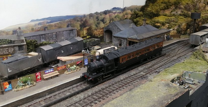 Thurlstone GC: LYR Railmotor stands at the Bullhouse branch terminus.