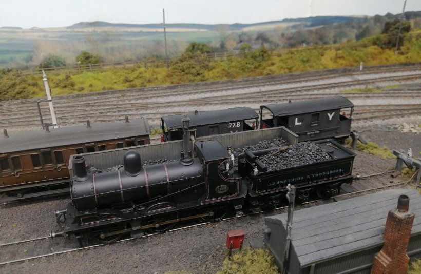 Thurlstone GC OO model railway: Thurlstone goods yard headshunt with LYR Class 27 ("A" class) 0-6-0 tender loco in attendance.