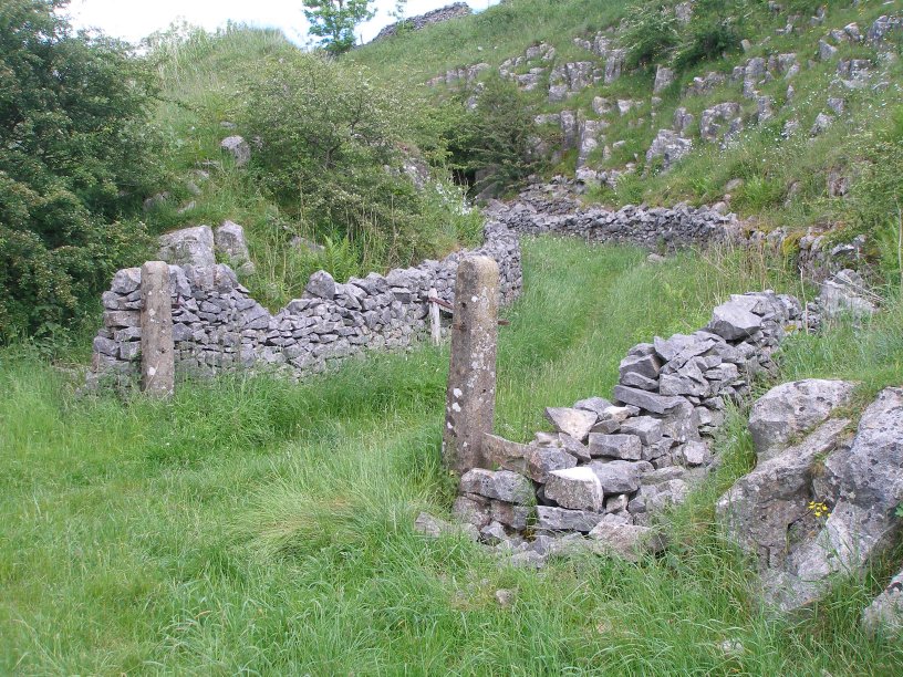 Occupation Crossing and approach cutting on the Tissington Trail