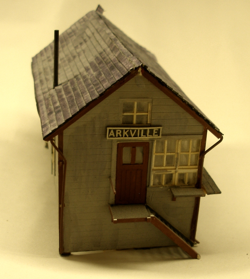 Arkville Model Railway, East Lancashire: Arkville Signal Box, based on Dewsbury East Junction, as per plans in the September 1964 issue of the Railway Modeller. End view.