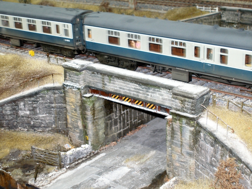 Heaton Lodge 7mm model railway: Wood Lane underbridgs