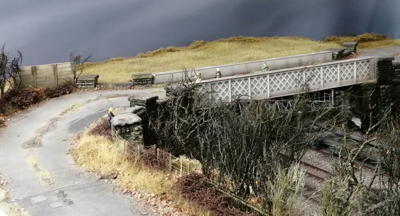 Heaton Lodge 7mm model railway: overbridge 