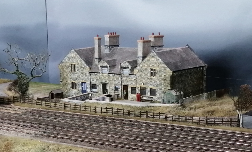 Heaton Lodge 7mm model railway: cottages