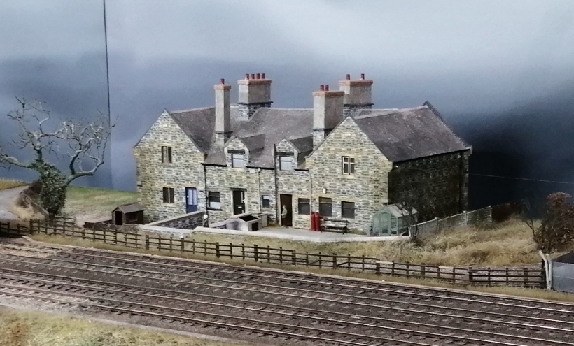 Heaton Lodge 7mm model railway: cottages