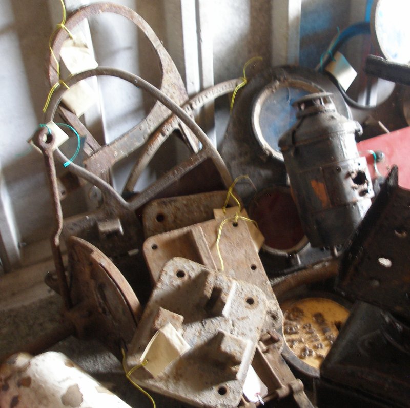 Spindle plates (to be mounted on the post)